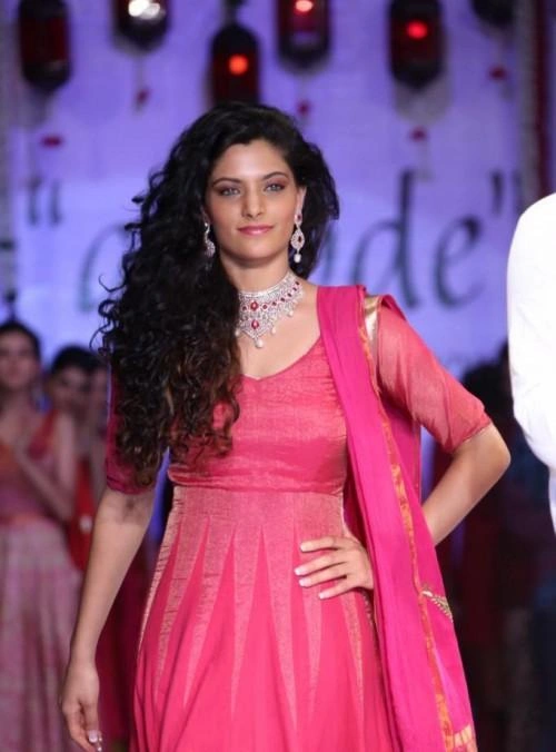 Saiyami Kher 喘息:阴影入侵 海外剧 剧照