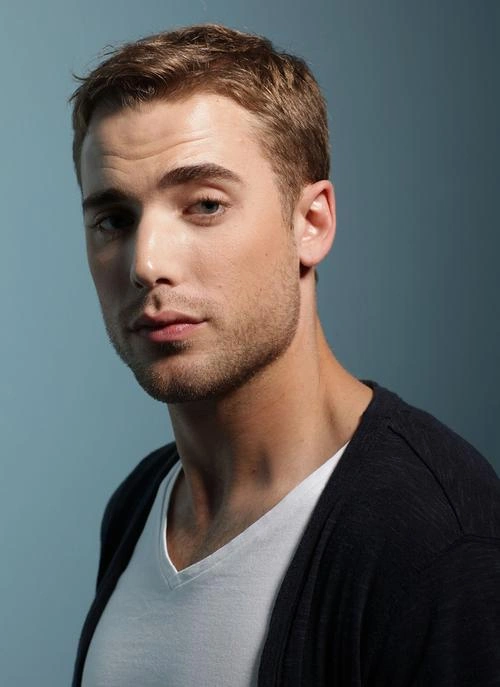 Dustin Milligan 主演 女人凶猛 惊悚片