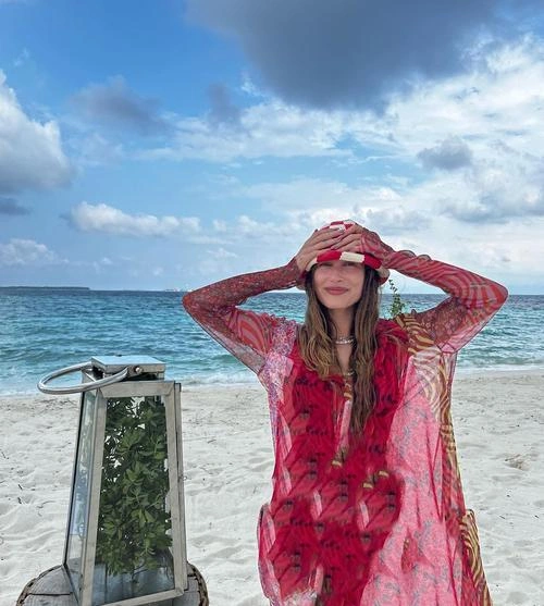 贾斯汀·比伯:我们的世界 纪录片 海莉·鲍德温