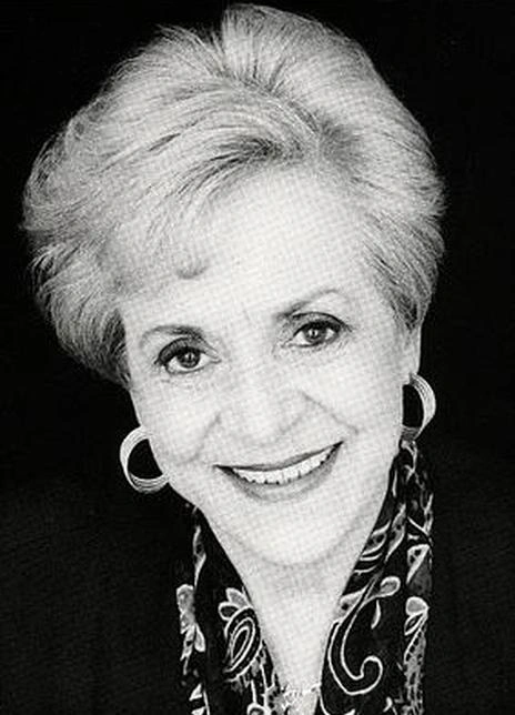 法国小馆儿第二季 欧美剧 Carmen Silvera 海报