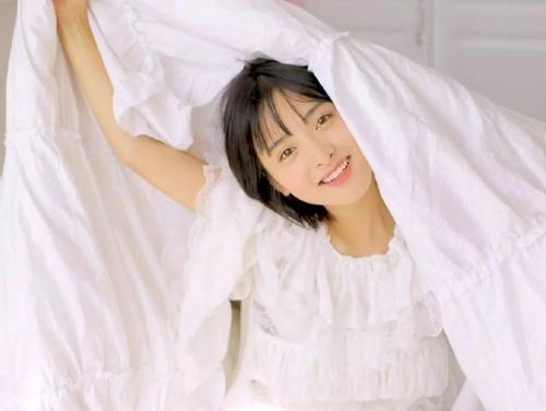 未来天后 剧情片 海报